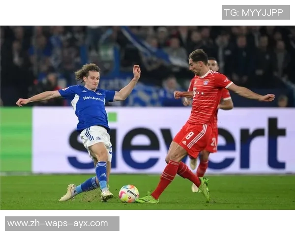 沙尔克04全力以赴备战新赛季德甲比赛展现团队精神与训练热情